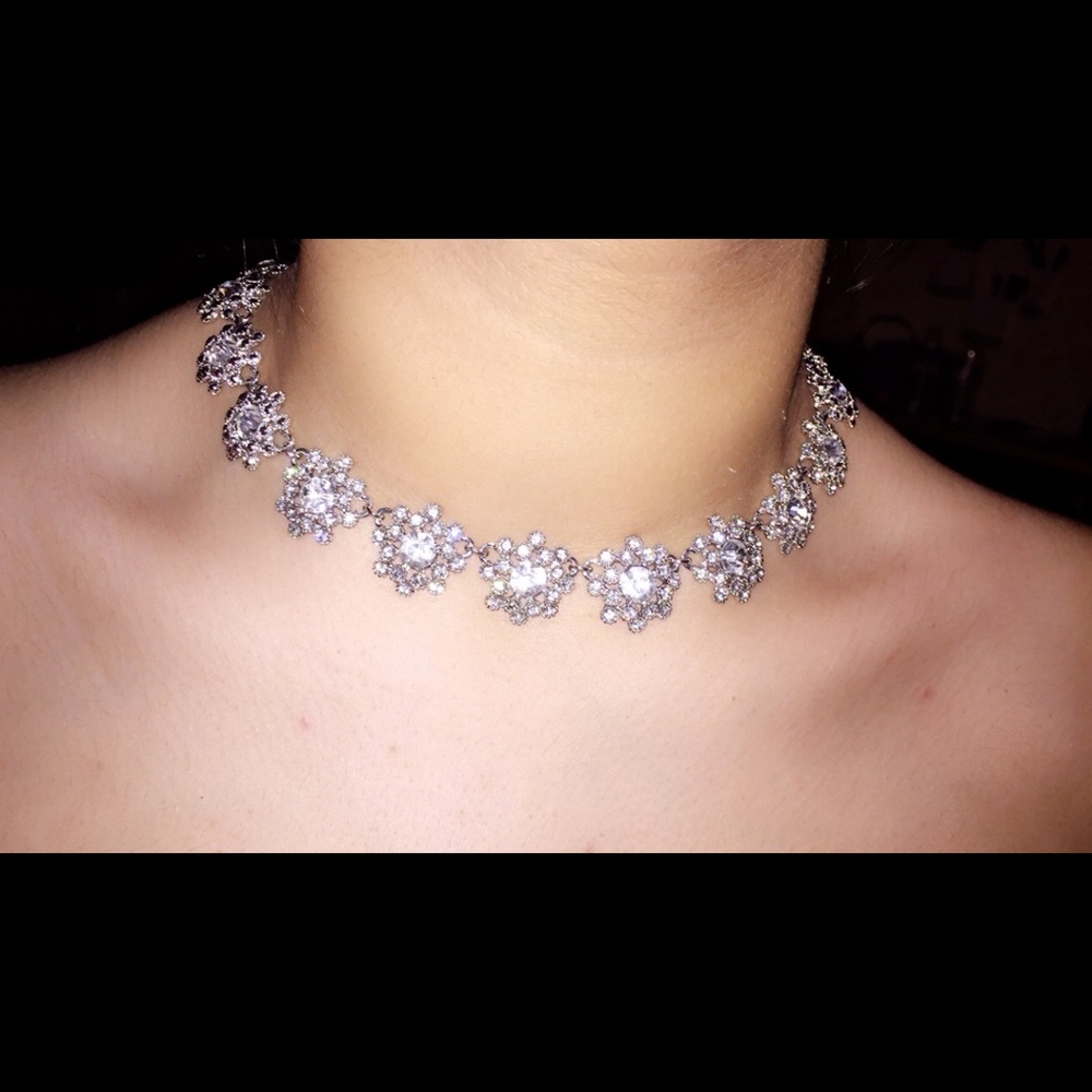 Faux flower shaped diamond necklace